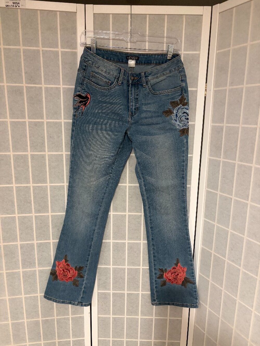 VENUS Floral Embroidered Bootcut Jeans – Women's Size 6